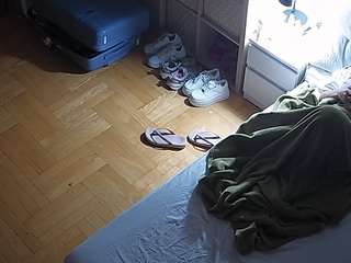 هذا النموذج مباشر الآن. voyeurcam-julmodels-bed-7