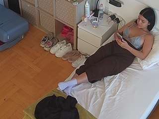 le modèle voyeurcam-julmodels-bed-7 est en webcam porno dans un show sur le site camsoda, il possède les tags suivants: amateur,flashing,hidden,hidden cam,mixed,pov,sexwebcam,voyeur,hd,milf