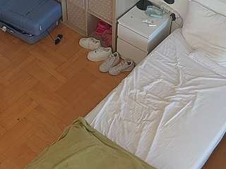 voyeurcam-julmodels-bed-7