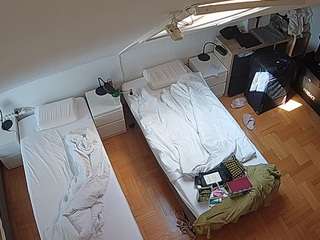 voyeurcam-julmodels-bed-7