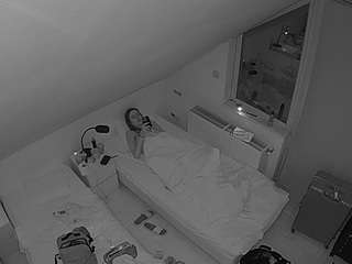 voyeurcam-julmodels-bed-7