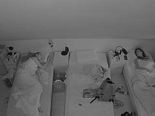 voyeurcam-julmodels-bed-7