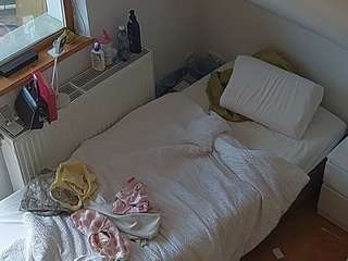 voyeurcam-julmodels-bed-7