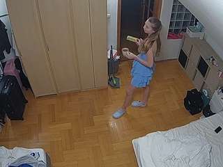 voyeurcam-julmodels-bed-7