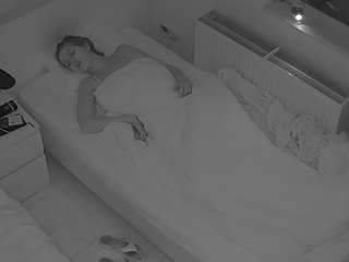 voyeurcam-julmodels-bed-7