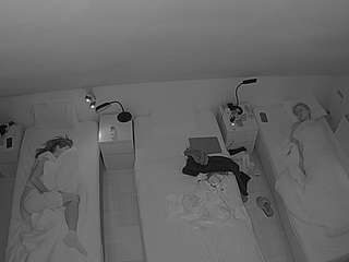 voyeurcam-julmodels-bed-7