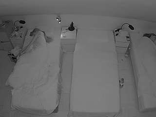 voyeurcam-julmodels-bed-7