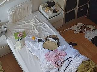 voyeurcam-julmodels-bed-7