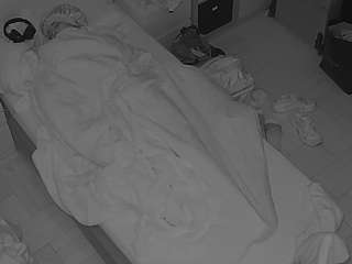 voyeurcam-julmodels-bed-7