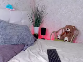 Kira's Live Sex Cam Show