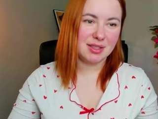 laylaxcute, female webcam model,  years old, on live webcam