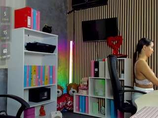 daryastars's CamSoda show and profile