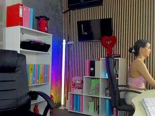 daryastars Live Webcam on CamSoda