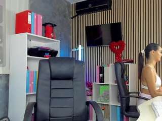 DaryaStars live cam