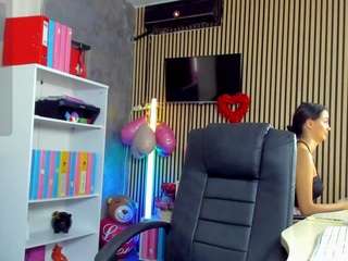 DaryaStars live cam