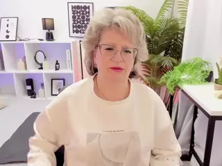 EvelynJoyful's Live Sex Cam Show