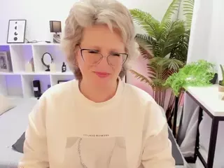 EvelynJoyful's Live Sex Cam Show