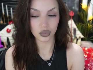 Goddessdarsy's cam show statistics and live stream
