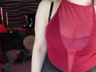 kyliemellow's CamSoda show and profile