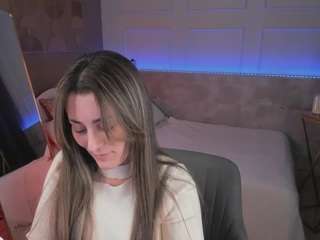 kyliemellow Live Webcam on CamSoda