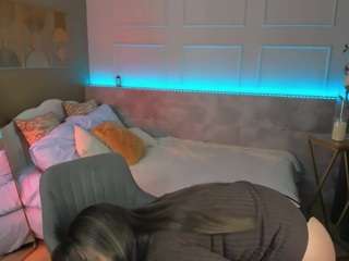 le modèle kyliemellow est en webcam porno dans un show sur le site camsoda, il possède les tags suivants: big ass,shaved pussy,no drinking,no smoking,normal,nylon,pantyhose,prettyfeet,roleplay,sexy,spanking,mistress,sph,stockings,strapon,striptease,student,submissive,tease,teen 18