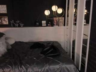 lilacmuse, female webcam model,  years old, on live webcam
