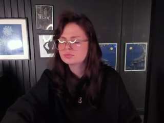Эта модель сейчас онлайн. lilacmuse