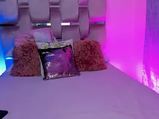 MelanyShayk's Live Sex Cam Show