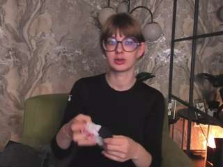 rubytwinkle, female webcam model,  years old, on live webcam