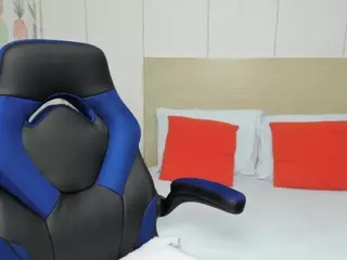 briana-20's Live Sex Cam Show