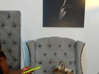 nahiroby-ebony Live Webcam on CamSoda
