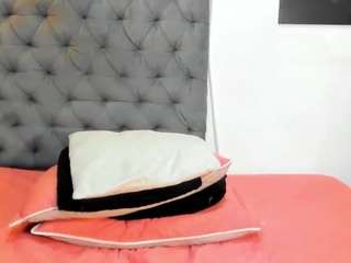 nahiroby-ebony webcam model