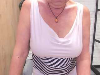 lindapassionate's CamSoda show and profile