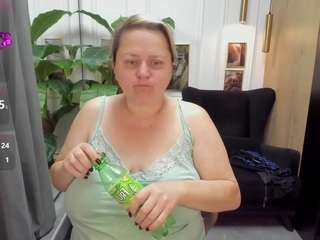 Live cam show with ScarlettSoft
