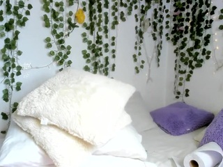 Live webcam model violeta-milleer on Soda Cams