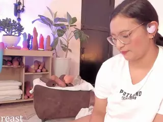 ivannabreast1's Live Sex Cam Show