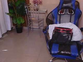 Este modelo está en vivo ahora. kenya-buhle