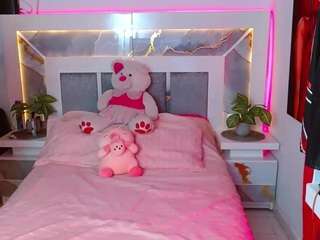 le modèle alejastorm est en webcam porno dans un show sur le site camsoda, il possède les tags suivants: amateur,anal,ass,blowjob,cum,dildo,feet,fetish,big-ass,hd,milf