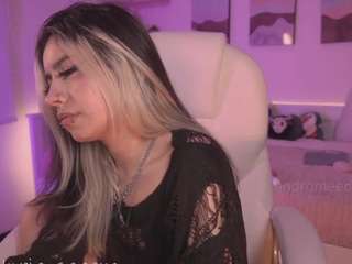 Live webcam model andromeedaa on Soda Cams