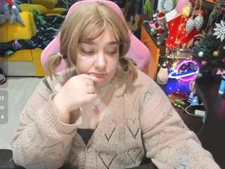 softie-sofy's CamSoda show and profile