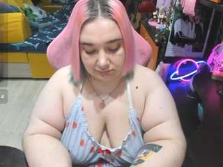 softie-sofy's CamSoda show and profile
