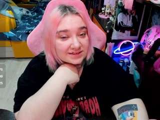 softie-sofy's CamSoda show and profile