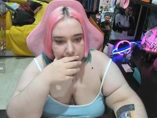 softie-sofy's CamSoda show and profile