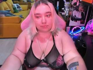 softie-sofy Live Webcam on CamSoda
