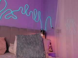 Live webcam model sofly-s on Soda Cams