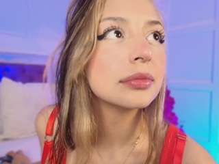 SOFLYCUTEFACE live webcam show