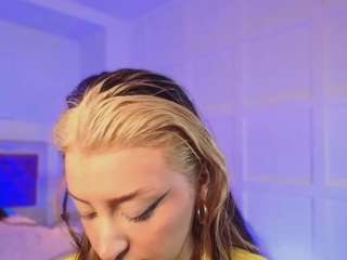 SOFLYCUTEFACE live webcam show