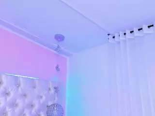 SOFLYCUTEFACE's Live Sex Cam Show