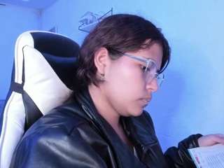  lady-brownnnn chat room