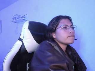 lady-brownnnn Toys live webcam